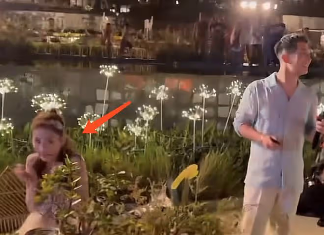 何超蓮曬婚禮vlog，透露竇驍包辦所有環節，現場放煙花驚喜連連