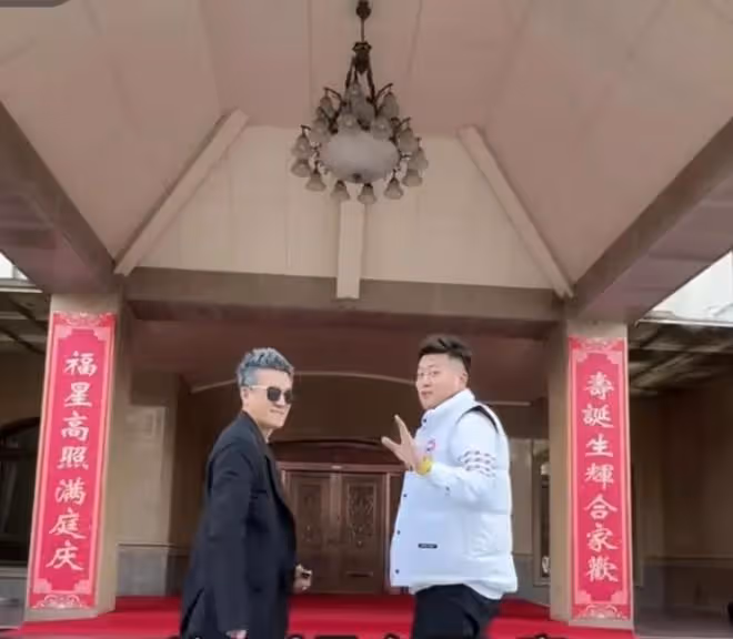 明星楊子再次被網友嘲諷,表示陪媽媽干一天農活,腳上鞋賣了他