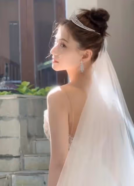 何超蓮竇驍婚禮現場:新人讀誓詞感動落淚,像王子和公主的結合