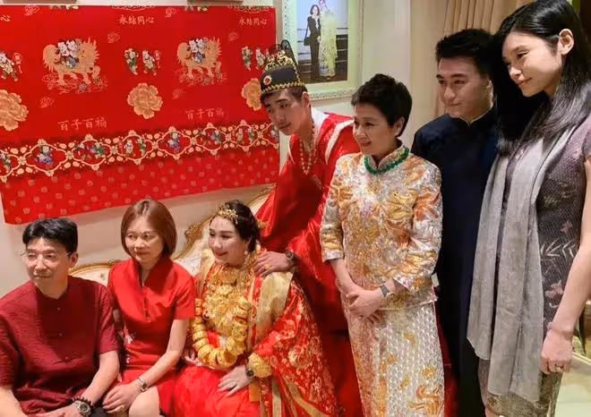 竇驍何超蓮大婚,弟媳奚夢瑤急忙澄清與男方的緋聞,賭王家亂套了