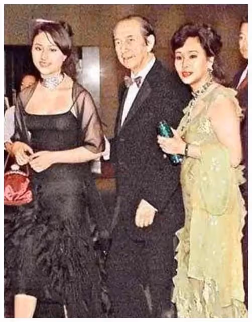 竇驍何超蓮大婚,弟媳奚夢瑤急忙澄清與男方的緋聞,賭王家亂套了