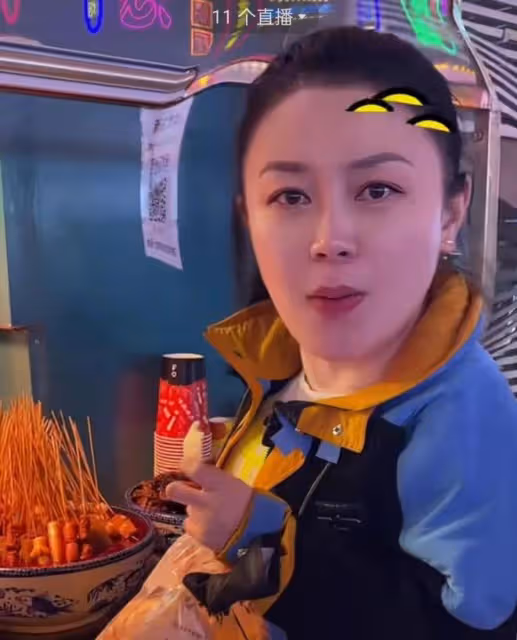 演員關婷娜批評青島小食街店鋪老闆不厚道，50塊錢一份豆乾還壞了