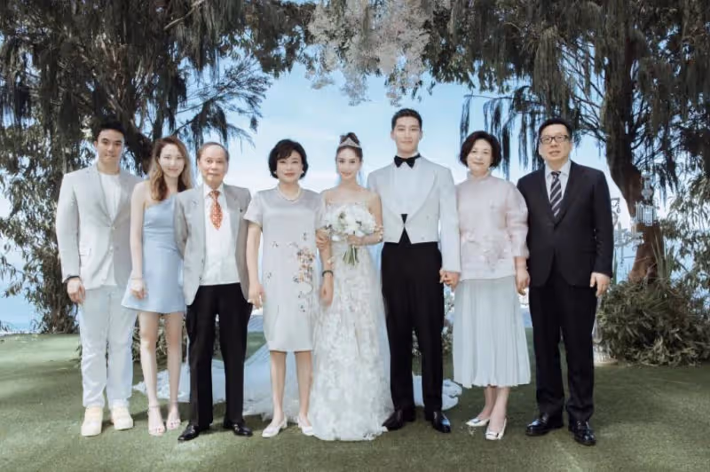 何超蓮竇驍婚禮細節,何超蓮出嫁泛淚光,竇驍:捧在手心疼愛!