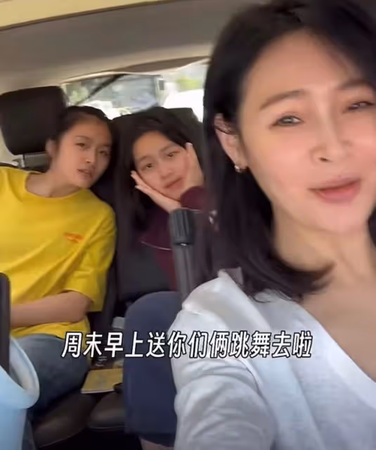 於明加開豪車送倆女兒上學!愛女美貌出眾賽明星,跳街舞超有范