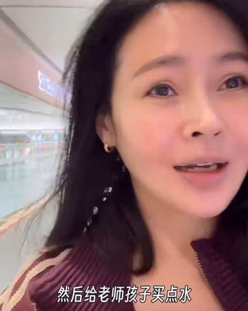 於明加開豪車送倆女兒上學!愛女美貌出眾賽明星,跳街舞超有范