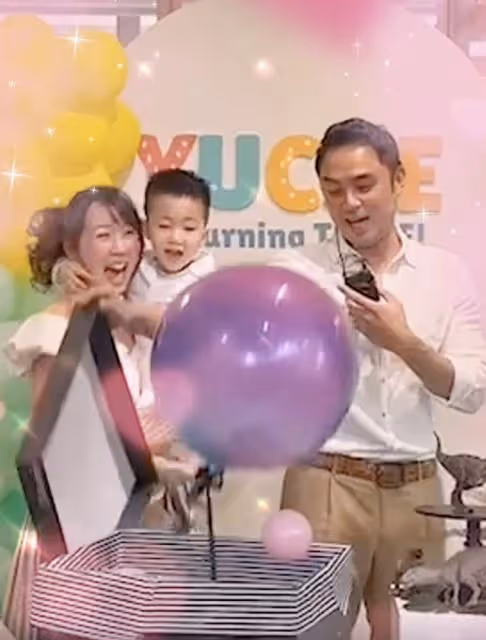明道首曬一家三口,官宣二胎將迎來女兒,卻讓41歲孕妻抱娃引爭議