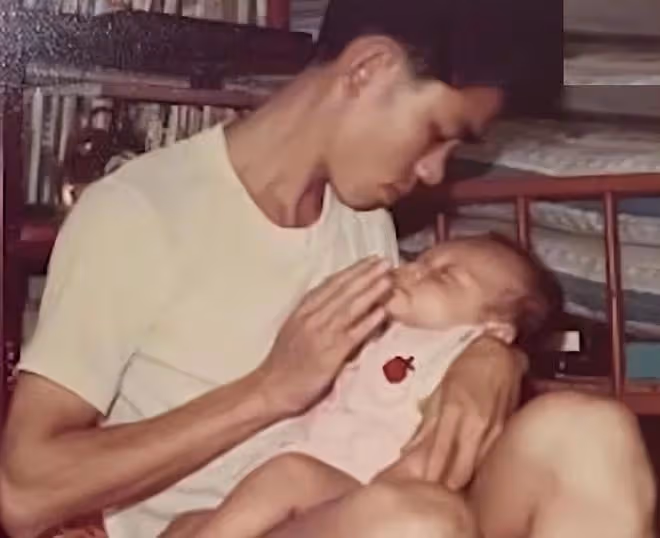 林靖恩公開李坤城臨終照片:臉部腫脹,喉嚨和鼻子在插管治療