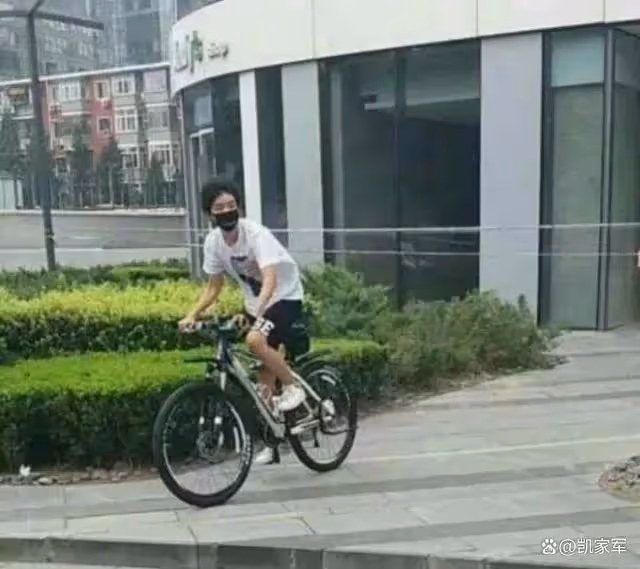 王俊凱騎自行車大合集,是飛揚的髮絲與青春的氣息