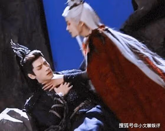 《長月燼明》黎蘇蘇和葉夕霧什麼關係？澹臺燼喜歡的是誰？真的把女主吃了嗎？