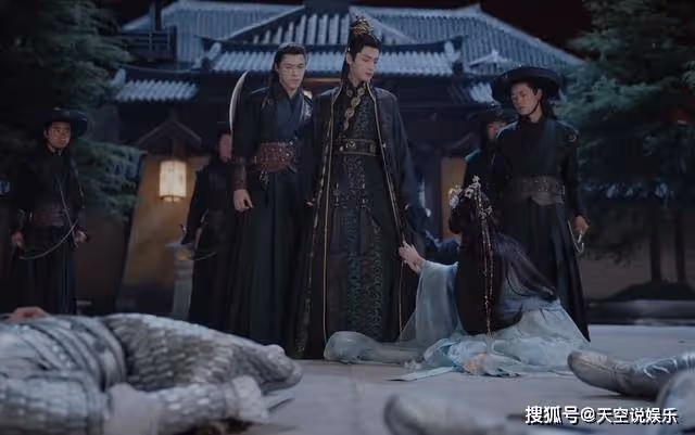 《長月燼明》跪舔澹臺燼,葉冰裳想要的靠山,不過是在自取其辱