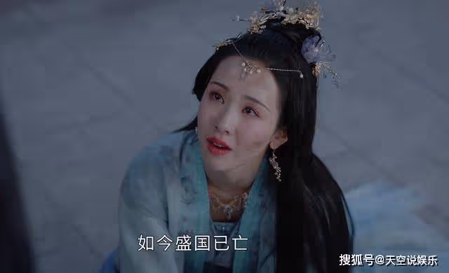 《長月燼明》跪舔澹臺燼,葉冰裳想要的靠山,不過是在自取其辱