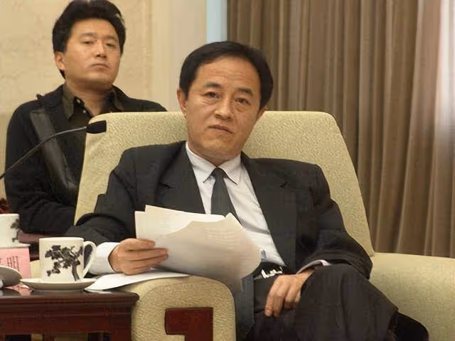 受賄1.14億，帶動全家人一起貪污，奚曉明落馬後家中搜出3億現金