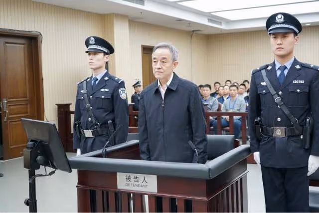 受賄1.14億，帶動全家人一起貪污，奚曉明落馬後家中搜出3億現金