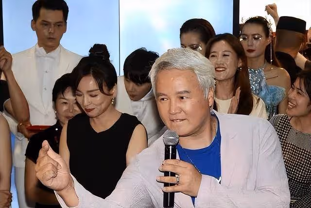 財富碾壓李湘，港台無法混的張庭5年狂攬300億，名下房產達96處