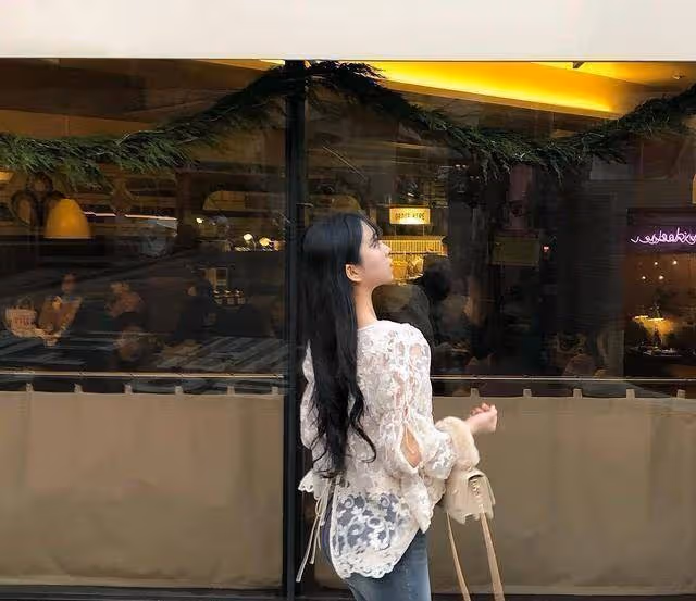 緊身牛仔褲，顯高顯瘦時尚更優雅，簡單大方還很顯腿長