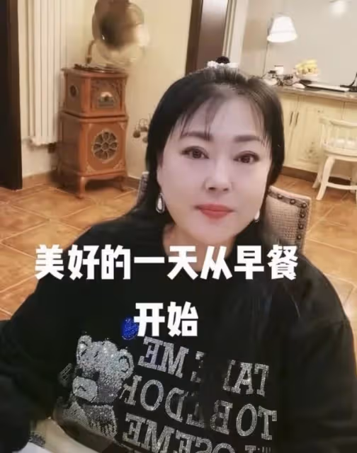 李菁菁:90後前夫生活悽慘,靠搬磚維持生計,女方仍住豪宅吃大餐