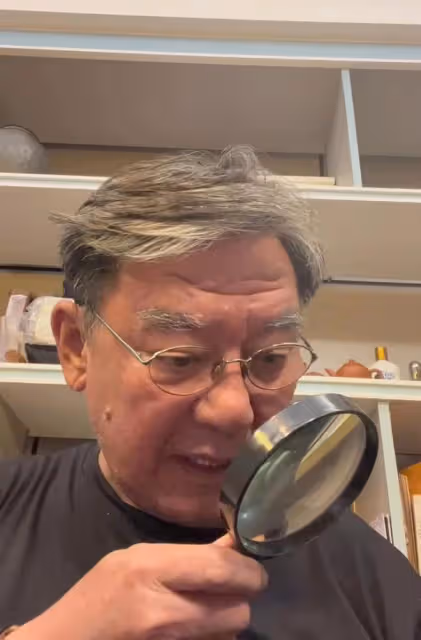 李立群首次直播帶貨就翻車,老淚縱橫,18年普洱茶失誤低價賣粉絲