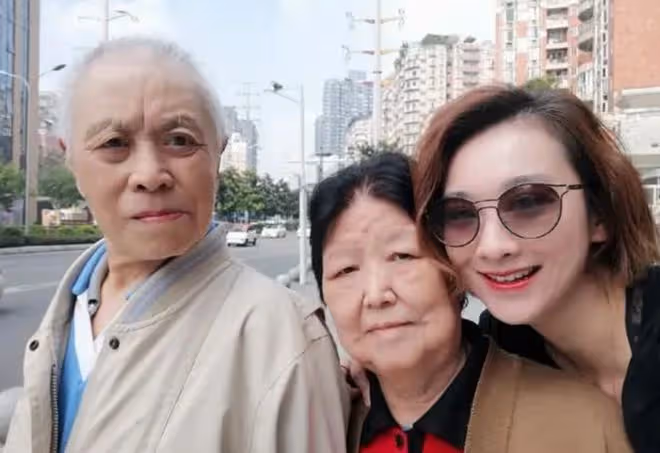 女星穆婷婷指責親人不孝,稱想發律師函!照顧年邁祖父母身心疲憊