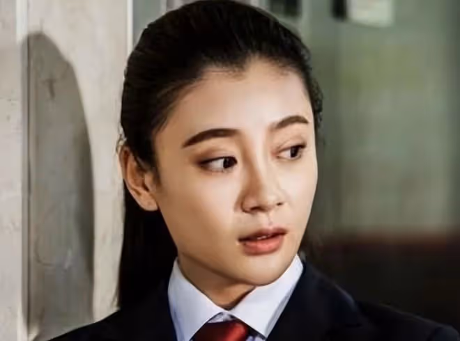 曹雲金曬全家福疑復婚!與前妻為女兒慶生,手握手切蛋糕太溫馨