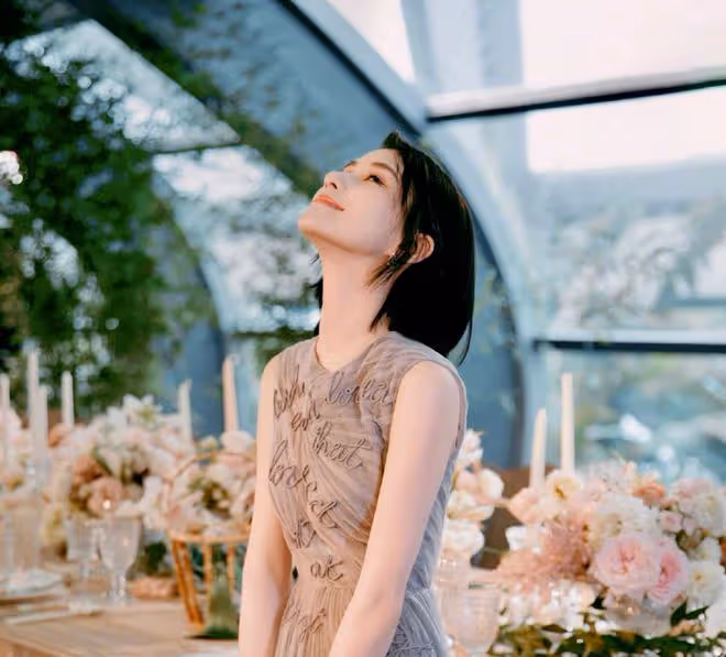 豪門婚禮:竇驍何超蓮官宣,中式禮服和婚宴細節曬出,賭王三太現身!