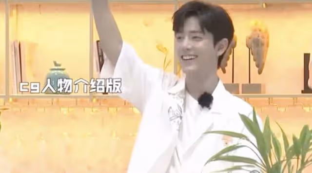 楊迪再引爭議!曝刪減綜藝中欺負肖戰,出言刁難後賈玲解圍