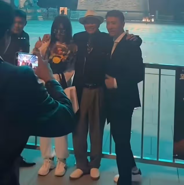 65歲萬梓良不顧已婚身份,緊摟美女親吻!對異性太熱情頻繁惹爭議