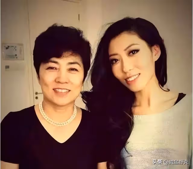 富二代華晨宇,官二代曲婉婷,兩人走上了相同的不歸路