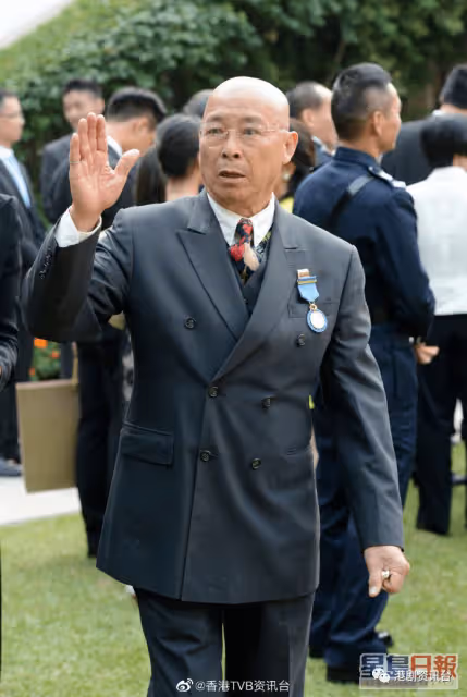 91歲TVB老戲骨行動不便要坐輪椅!依然口齒伶俐同人傾足3個半鍾