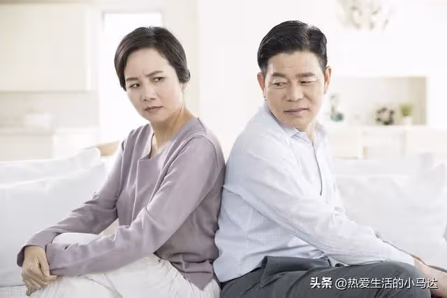 我下崗補償了50萬，妻子卻告訴兒子10萬，一次住院才明白其中用意