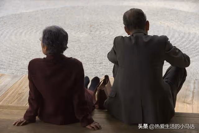 我下崗補償了50萬，妻子卻告訴兒子10萬，一次住院才明白其中用意