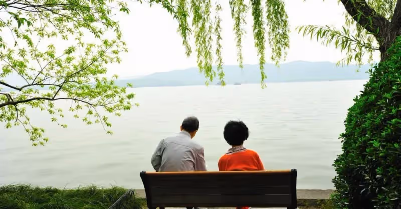 公婆每月出5千，想請兒媳回來伺候，兒媳卻哭訴：我寧願上班賺3千