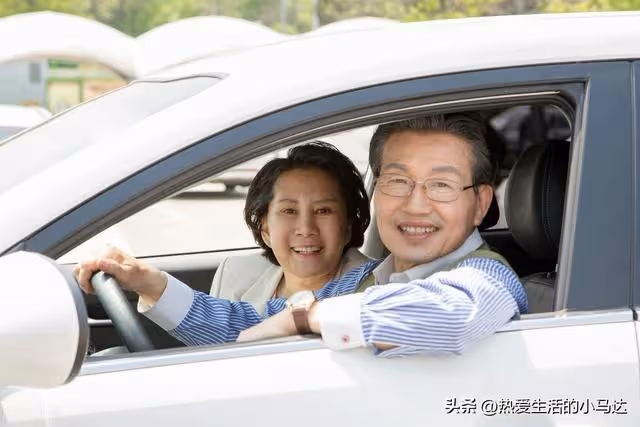 兄弟姐妹之間,無論你多有錢,也不要獨自包攬贍養父母的所有責任