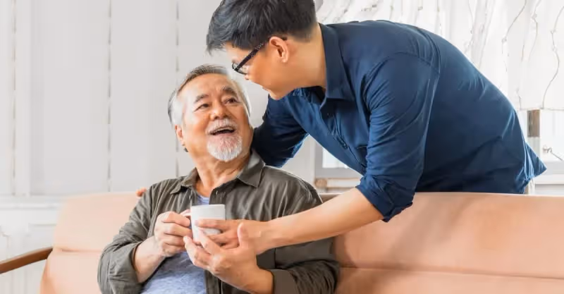 丈夫主動接我爸到家裡來養老，一開始我不懂，明白後趕緊送走我爸