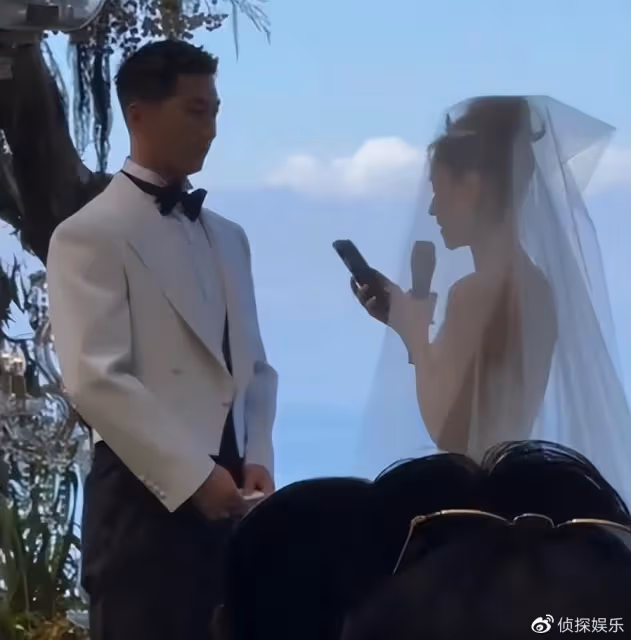 何超蓮婚禮誓詞,感謝竇驍無限包容自己,稱要給對方生一支足球隊