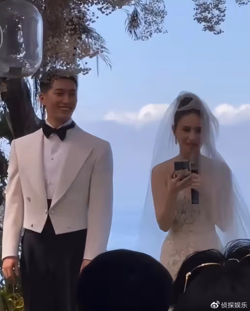 何超蓮婚禮誓詞,感謝竇驍無限包容自己,稱要給對方生一支足球隊
