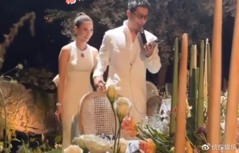 何超蓮婚禮誓詞,感謝竇驍無限包容自己,稱要給對方生一支足球隊