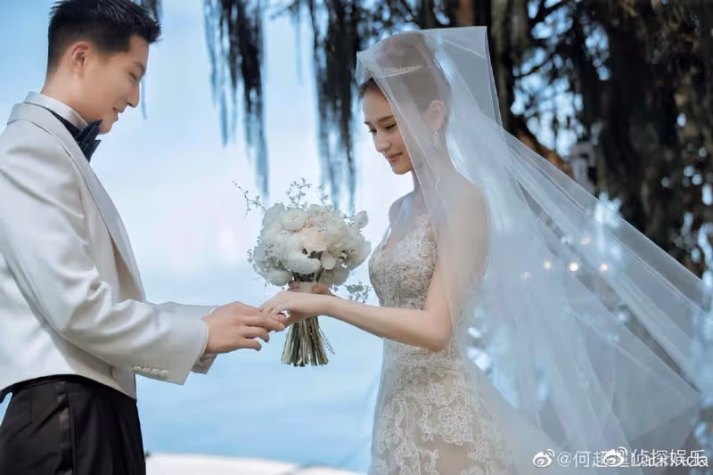 何超蓮婚禮誓詞,感謝竇驍無限包容自己,稱要給對方生一支足球隊