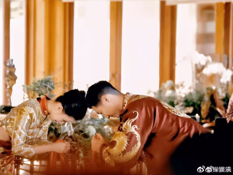 何超蓮婚禮誓詞,感謝竇驍無限包容自己,稱要給對方生一支足球隊