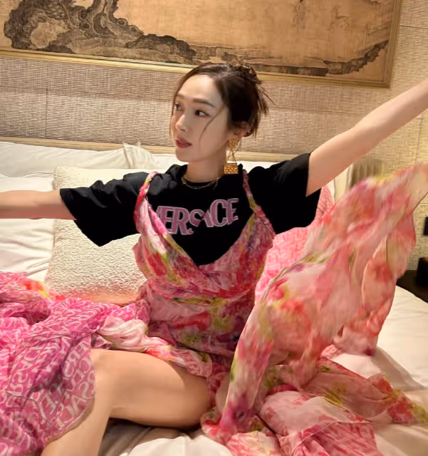 鄭秀妍捲入爭議,權寧一為她鳴不平,連續4年生日曬倒影合照