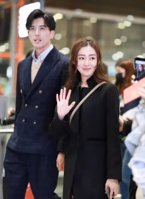 大瓜!85後三字男演員被富婆包養後,甩掉曾參加「浪姐」的前女友