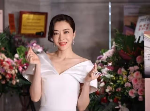 再強調無偏心!知名港星雙胞胎女兒顏值差距大,被指就愛漂亮那個