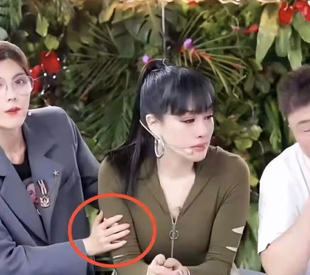 港圈女神直播間痛哭!髮長文回應婚姻境況,喊話眾人口下留情