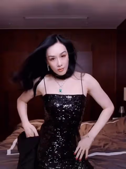 港圈女神直播間痛哭！髮長文回應婚姻境況，喊話眾人口下留情