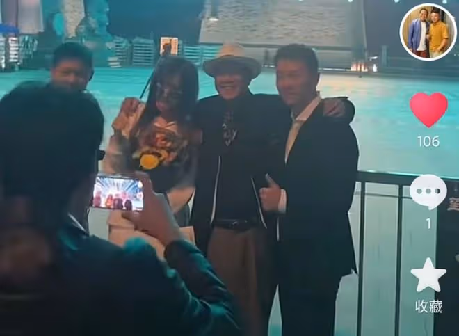 65歲萬梓良活動現場強吻美女,女子當場黑臉不敢出聲,默默流眼淚