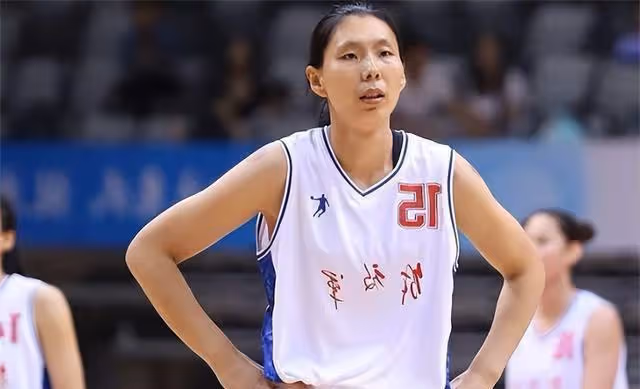 中國女籃前隊長陳楠近況:退役後嫁給公務員男友,生下2個兒子