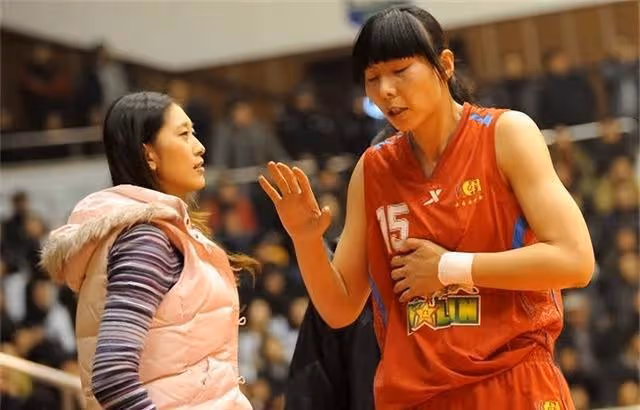 中國女籃前隊長陳楠近況:退役後嫁給公務員男友,生下2個兒子