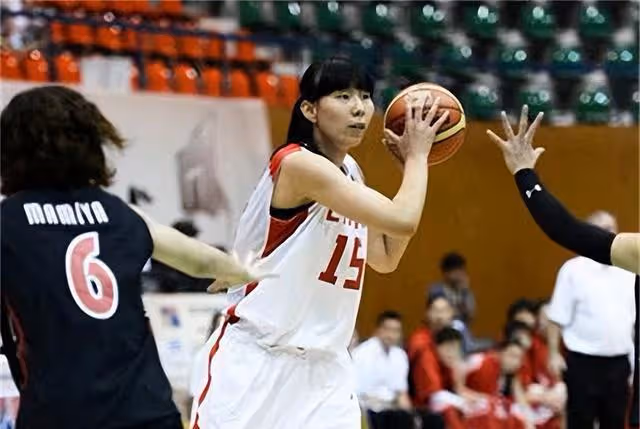 中國女籃前隊長陳楠近況:退役後嫁給公務員男友,生下2個兒子
