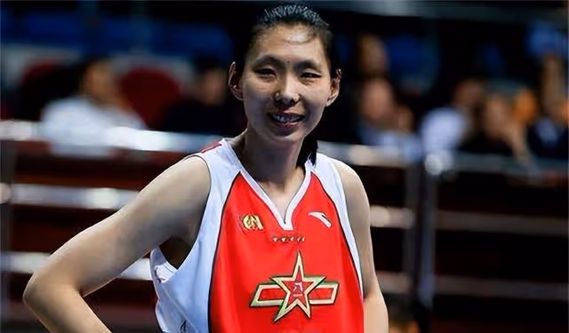 中國女籃前隊長陳楠近況:退役後嫁給公務員男友,生下2個兒子