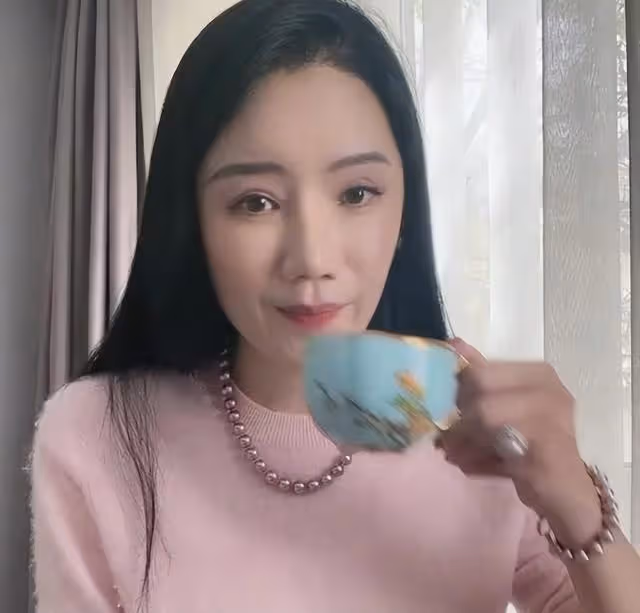 曼曼最新直播態度大變,正面與張蘭開撕,稱已請律師
