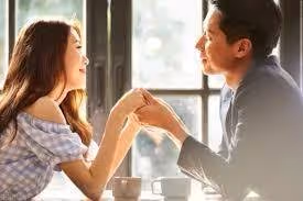 我出軌對象是老婆閨蜜,老婆笑著跟我失婚,銀行的一個簡訊,讓我痛不欲生!